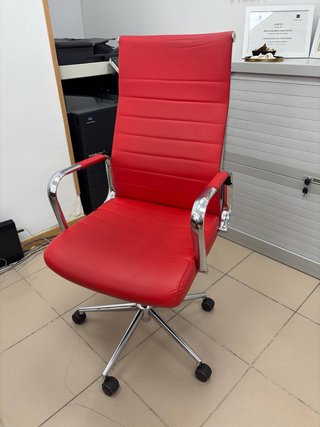 Silla de oficina roja