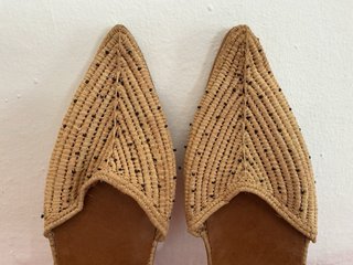 Sandalias rafia y piel artesanales
