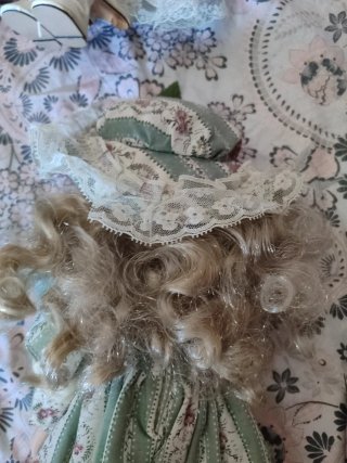 Muñeca de porcelana vintage