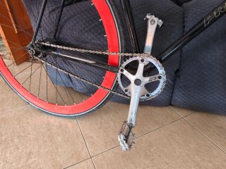 Bicicleta Fixie Negra Ruedas Rojas