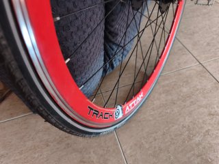 Bicicleta Fixie Negra Ruedas Rojas