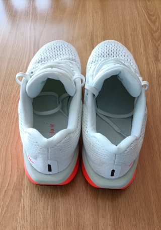 Zapatillas Nike Running Blancas y Naranjas