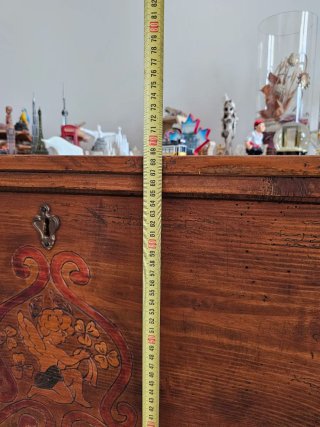 Cassapanca in legno decorata
