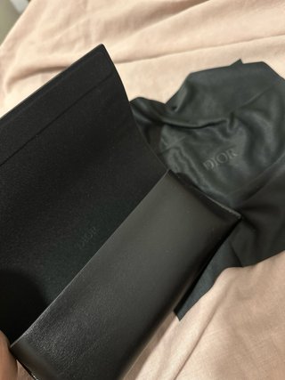 Funda original para gafas de la marca Dior.