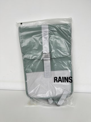 Mochila Rains nueva impermeable menta