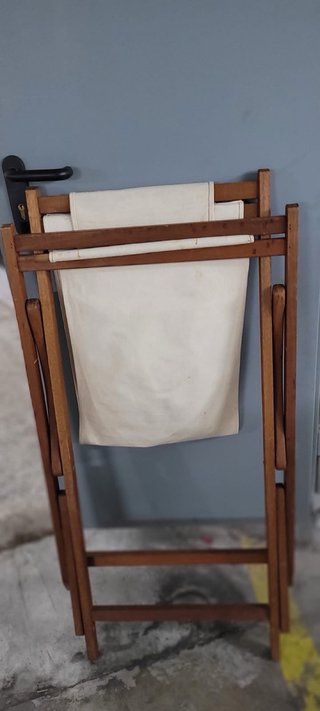 Tumbona plegable de madera y tejido beige