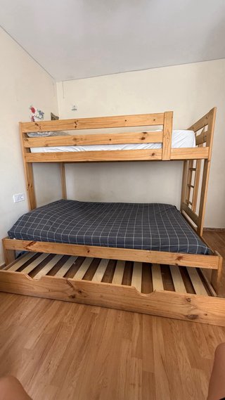 Cama litera de madera con cajones