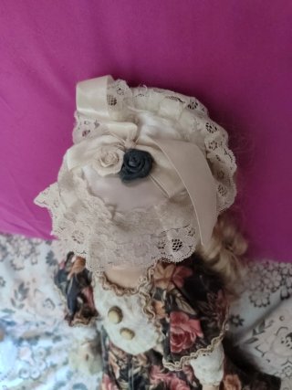 Muñeca de porcelana vintage