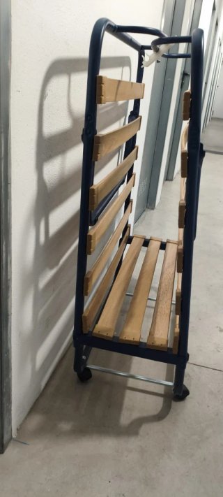 Cama plegable con ruedas