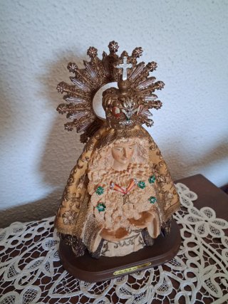Imagen Virgen con corona y aureola