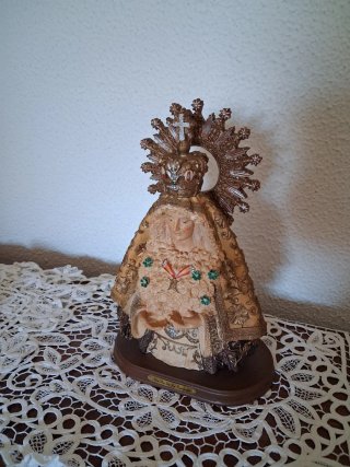 Imagen Virgen con corona y aureola