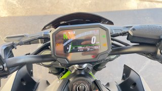 Kawasaki Z900 Negra/Verde