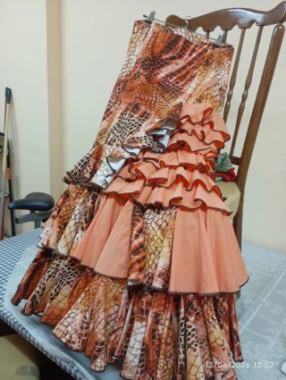 Falda flamenca volantes estampado hecha a mano