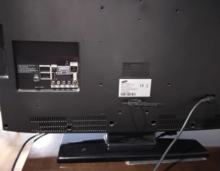 Televisor Samsung 32" LCD HD Ready + mando y cable