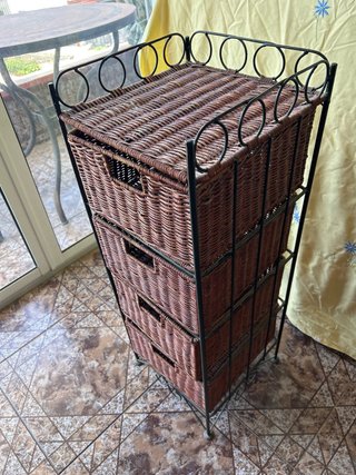Cajonera de mimbre y metal
