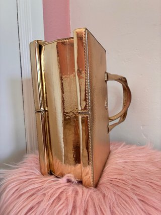 Bolso Lola Casademunt daurat metal·litzat.