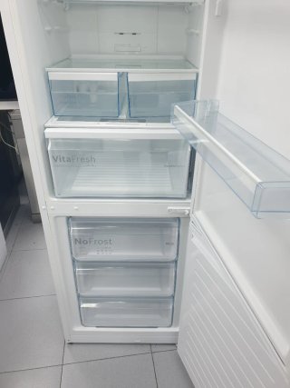 Nevera Bosch 2m por 60cm , energética A+++
