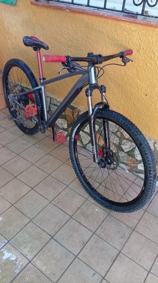 Bicicleta de montaña Rockrider gris  .