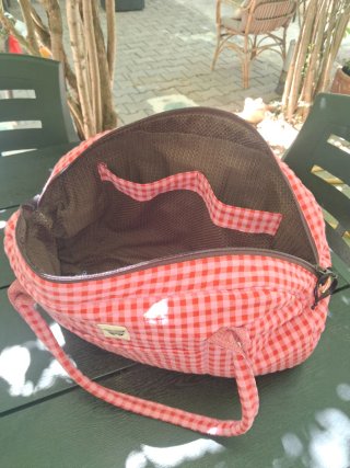 Bolso de viaje cuadros rosa y rojo