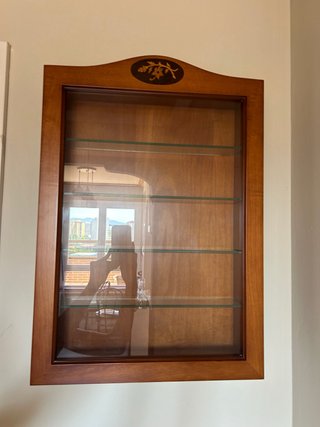Vitrina madera estantes cristal