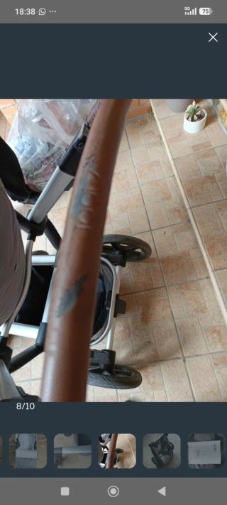 Cochecito de bebé gris. Tres en uno