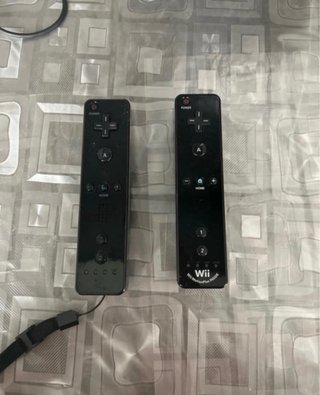Nintendo Wii Nera con accessori, joystick e giochi