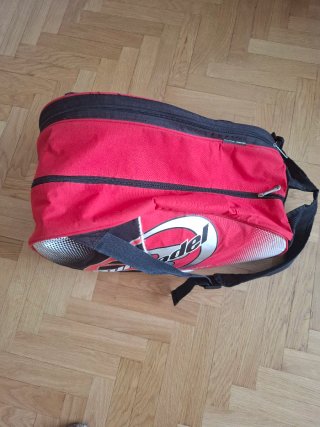 Paletero Bullpadel Rojo y Negro