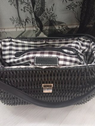 Bolso Parfois negro con detalles dorados
