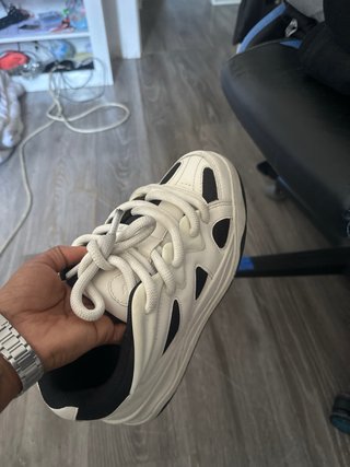 Zapatillas Bershka Beige y Negro