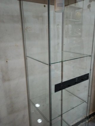 Vitrina cristal 3 repisas 160x43x37cm con luz