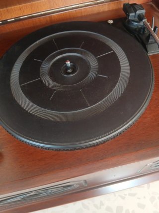 Tocadiscos de época madera Funciona perfectamente