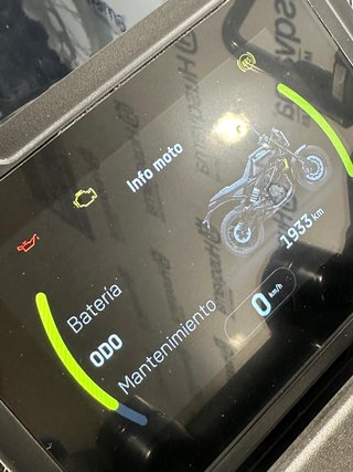 REESTRENO - HUSQVARNA SVARTPILEN 125