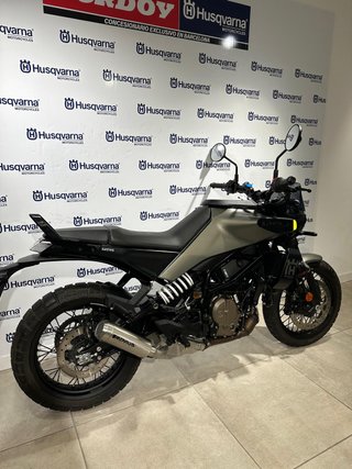 REESTRENO - HUSQVARNA SVARTPILEN 125