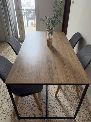 Mesa de comedor moderna madera y metal