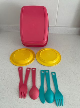 Cesta de picnic con vajilla