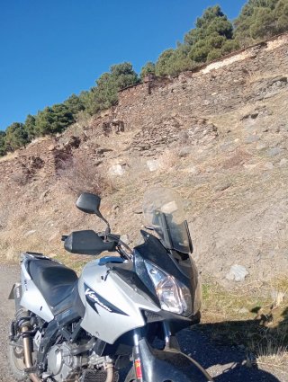 Suzuki V-Strom 650 DL Adventure carnet a2