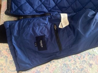 Chaqueta Pull and Bear acolchada azul marino