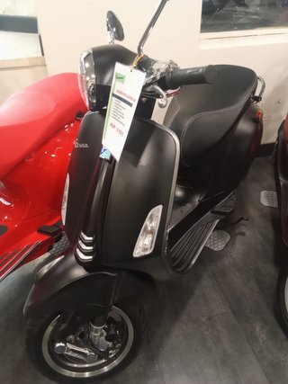 Vespa Primavera 50 Sport Negra