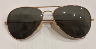 Gafas de sol aviador doradas y grises