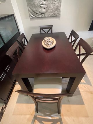 Mesa de comedor y 6 sillas madera oscura