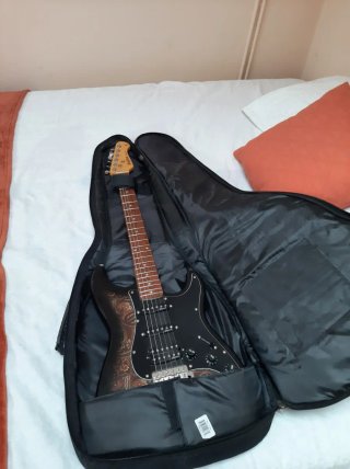 Guitarra Eléctrica Harley Benton ST-70