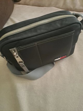 Bolso bandolera Tommy Jeans negro y gris