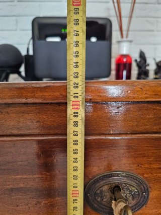 Cassettone rustico in legno massello