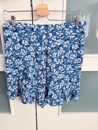 Falda estampada azul y blanca