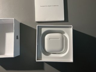 Apple AirPods 4