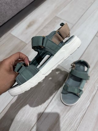 Sandalias niño H.M verde ** Número 33**