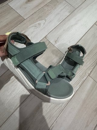 Sandalias niño H.M verde ** Número 33**