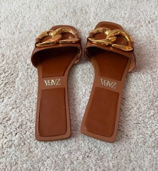 Sandalias Zara Marrón con Cadena Dorada