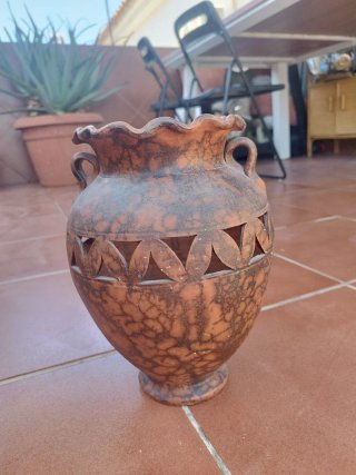 Jarrón de terracota con asas