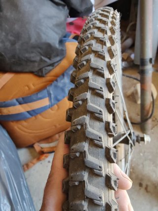 Llanta con neumáticos BMX 1.75 y 1.95 (44-406)